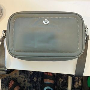 Lululemon crossbody camera bag 2L grey sage